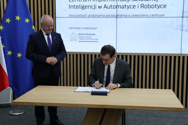 Powstaje CESAR. Łukasiewicz, PAN i najważniejsze polskie uczelnie techniczne razem dla AI, automatyki i robotyki
