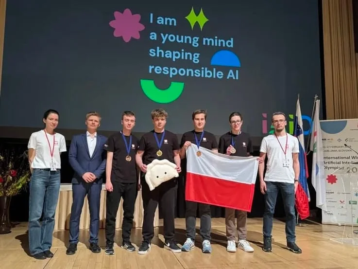 Sukces Polaków na Olimpiadzie AI w Słowenii. Dawid Kot ze szczecińskiej „Trzynastki” ze złotym medalem w ścisłej światowej czołówce