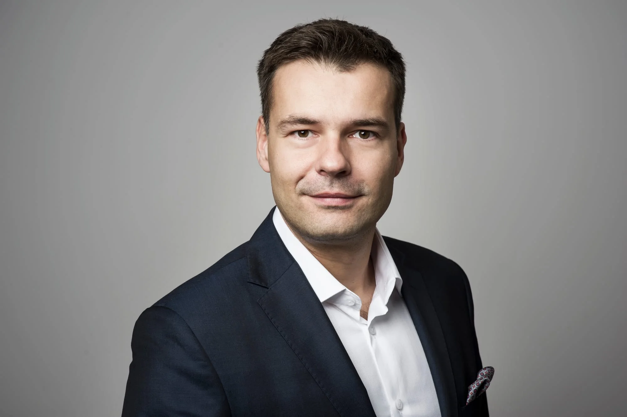 Pragmatyzm wygrywa z huraoptymizmem. Zwroty z inwestycji w AI w działach finansowych [komentarz]