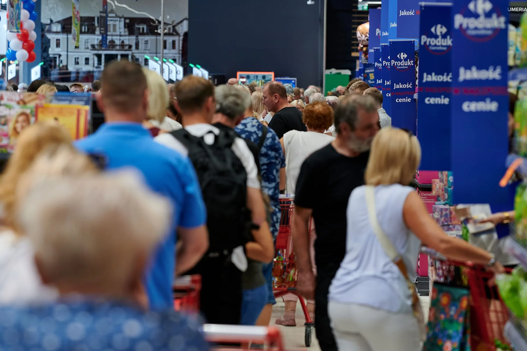 Niemal połowa zgłoszeń klientów Carrefour obsługiwana przez AI. Firma podsumowuje efekty Karola