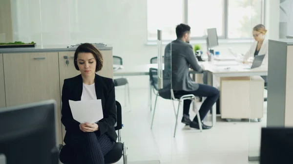 Połowa badanych liczy na AI przy CV. Czy doradcy kariery mają się czego bać?